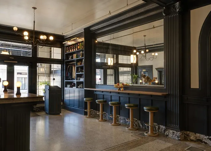 Marqueen Hotel - Newly Renovated